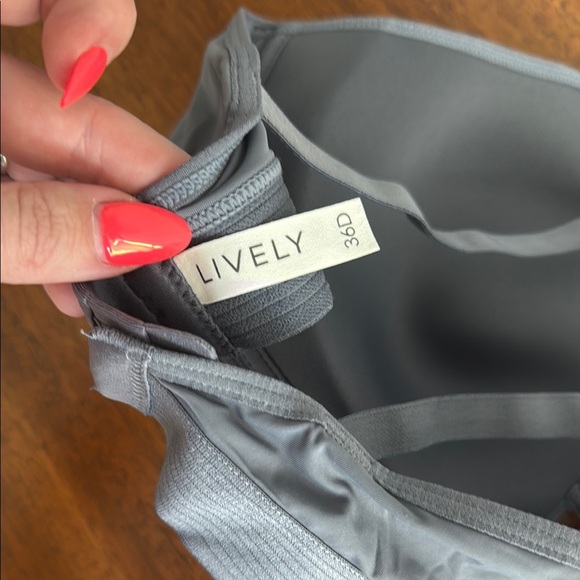 NWT Lively Gray Wireless T-Shirt Bra with Seamless Molded Cups - Picture 4 of 5